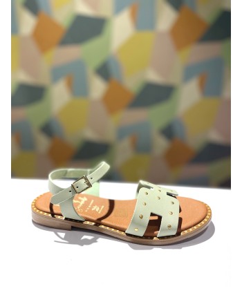 SANDALIA PLANA MINI-TACHAS