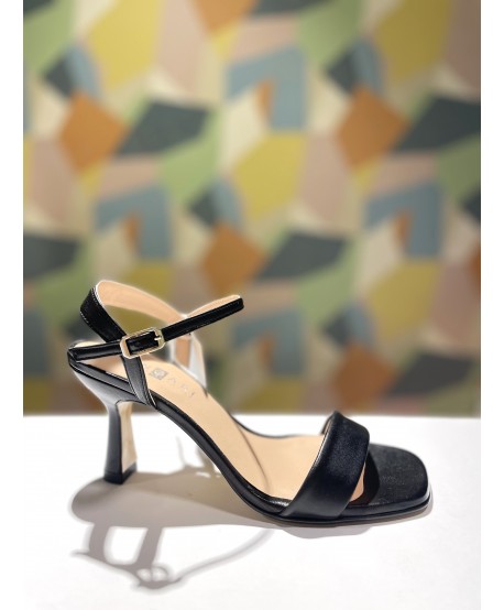 SANDALIA TACÓN DESTALONADA