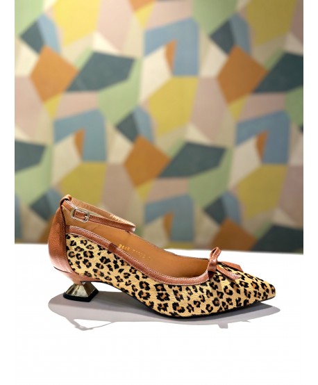 SALÓN TACÓN LEOPARDO