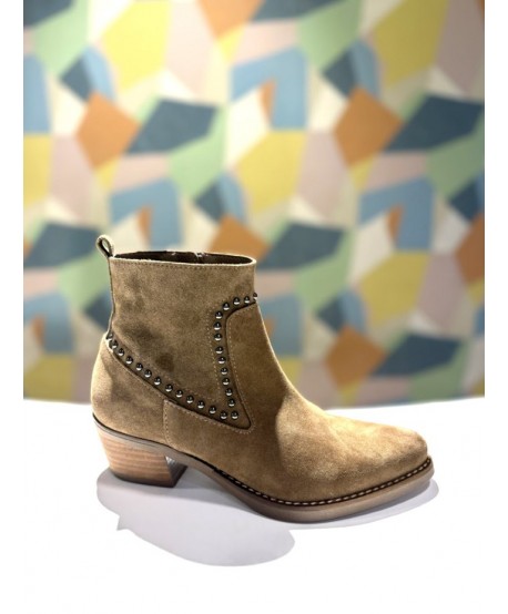 BOTÍN CAMPERO TACHAS